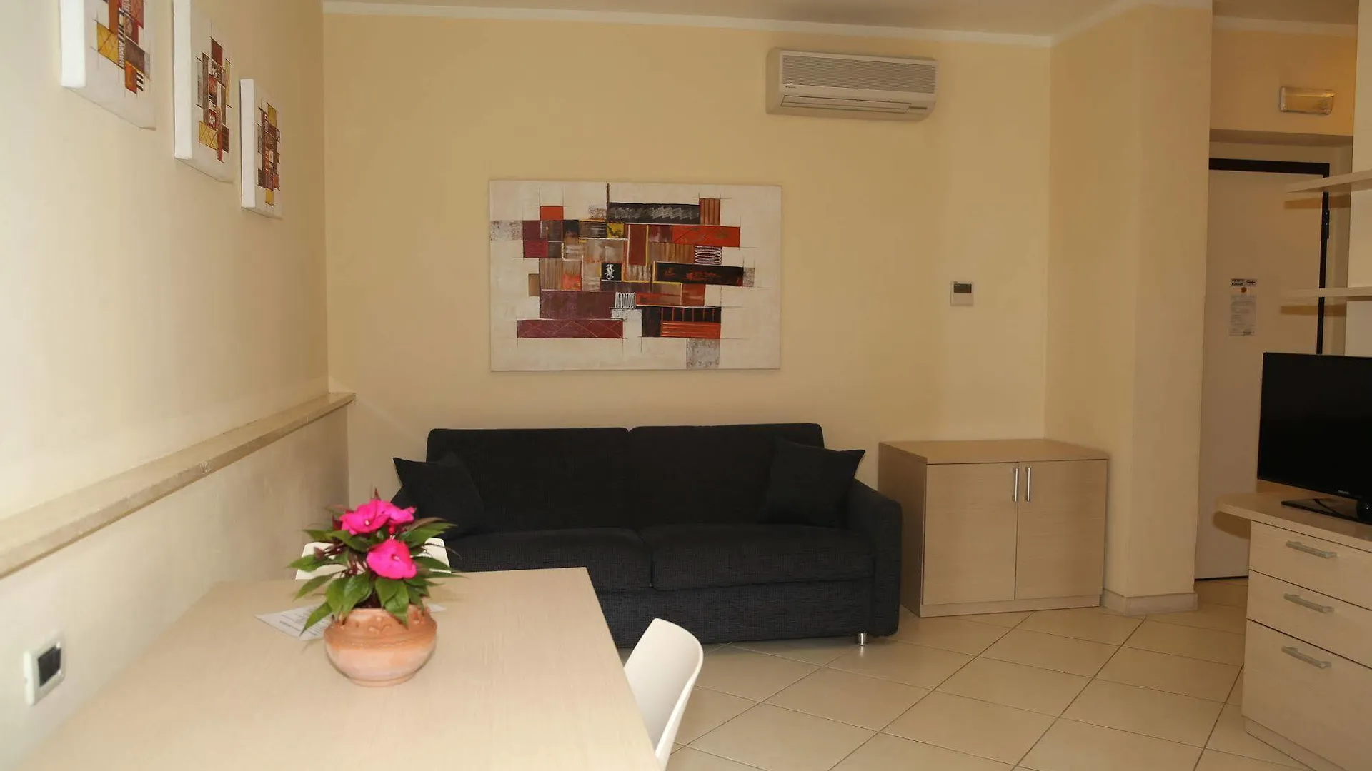 *** Aparthotel Residence Colombo Viareggio Italy